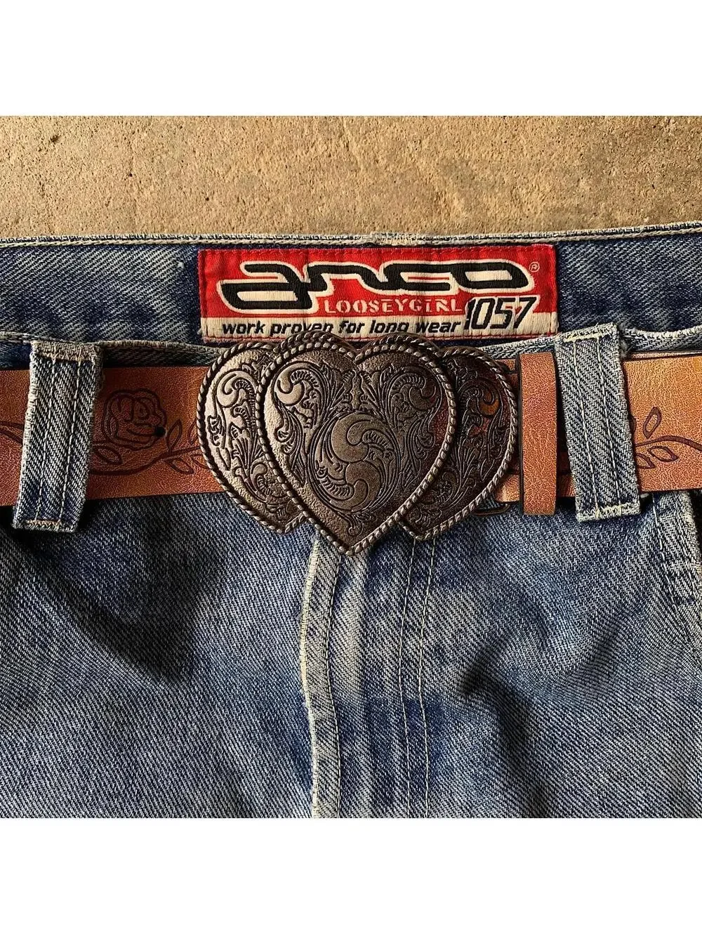 American Western Floral Brown vintage style Heart Belt Buckle black belt. 42 inc